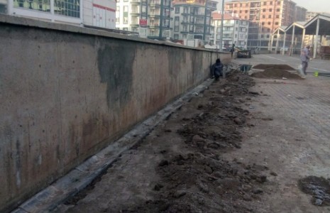 Çarşamba Pazarı’na Beton Oluk Yapıldı