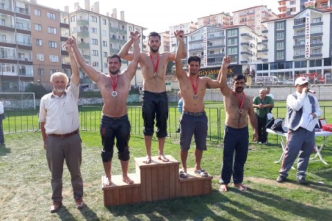 Belediye Gençlik Sporun Güreşçilerinden 6 Madalya Daha