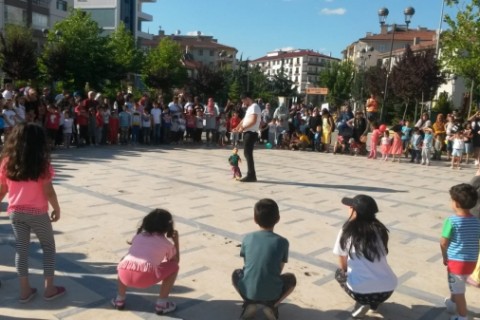 Çankırı’da Çocuklar Mahallelerinde Eğleniyor