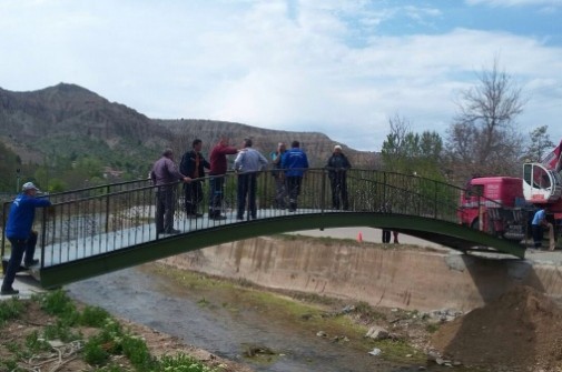 Belediyeden Aşiyan Bölgesine Asma Çelik Köprü