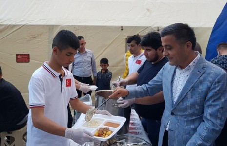 Çankırı’da İlk İftar Yemeğini Başkan Boz Dağıttı