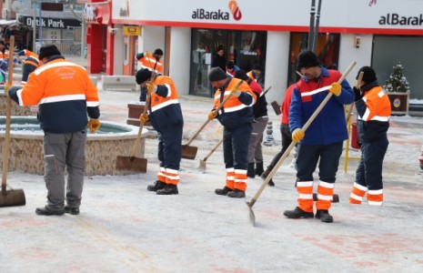 Başkan Boz “Kar Yağışı Dert Değil En Güzel Anı Olsun Diye Çalışıyoruz”