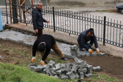 Çankırı Sarıbaba Mezarlığı’nda Temizlik ve Bakım Çalışmaları Devam Ediyor