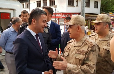 Jandarma Genel Komutanı Orgeneral Çetin Belediyenin İftar Çadırında Oruç Açtı