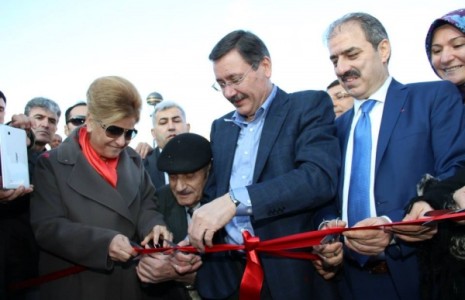 Meydan Saati ve Muhsin Yazıcıoğlu Parkı Törenle Açıldı