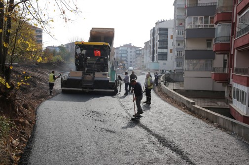  Karataş Mahallesi’nde Yeni Açılan Yol Asfaltlandı