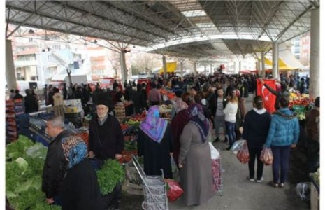 Çankırı'da Pazar Alanındaki Vatandaşlar Hep Birlikte İstiklal Marşı’nı Okudu