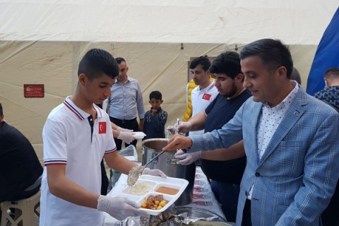 Çankırı’da İlk İftar Yemeğini Başkan Boz Dağıttı