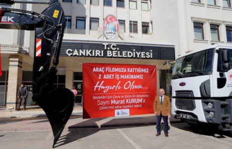 Çevre ve Şehircilik Bakanlığı Çankırı Belediyesi’ne İki İş Makinesi Hibe Etti