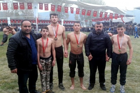 Sezonun Son Yağlı Güreşine Belediye Spor Damgası