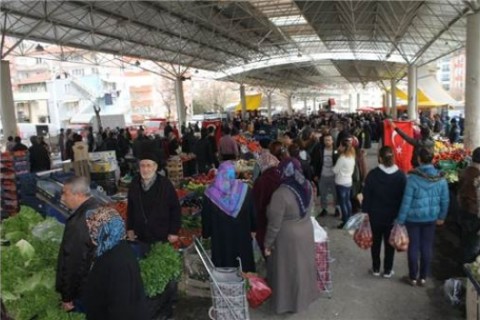 Çankırı'da Pazar Alanındaki Vatandaşlar Hep Birlikte İstiklal Marşı’nı Okudu