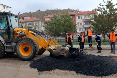 Çankırı Belediyesi 2017’nin İlk Asfaltını Attı