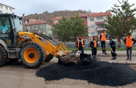 Çankırı Belediyesi 2017’nin İlk Asfaltını Attı