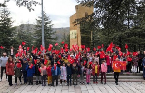 Çankırılı Çocuklardan Şehitlik Ziyareti