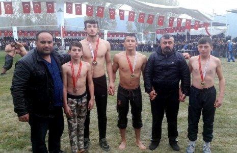 Sezonun Son Yağlı Güreşine Belediye Spor Damgası