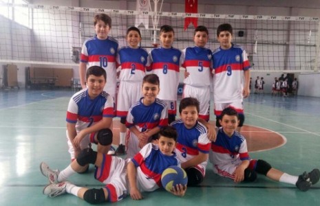 Belediye Gençlik Spor’un Minik Erkekleri Voleybolda İl 2.si Oldu