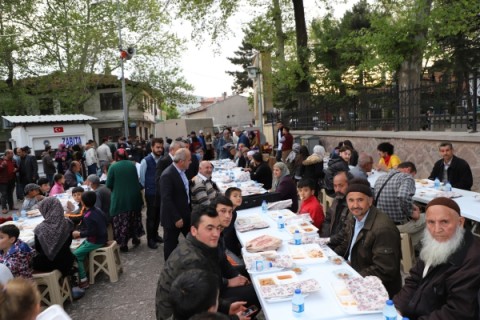 Hayırsever Vatandaşlar İftar Sofrasının Masraflarını Karşılayabilecek