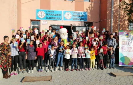 Çankırı Belediyesi’nden Öğrencilere Kitap Sürprizi