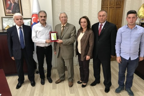Başkan Dinç’e “Yılın Belediye Başkanı” Ödülü
