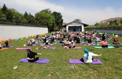 Çankırı’da Kadınlar Güne Açık Hava Yoga Etkinliği ile Başladı
