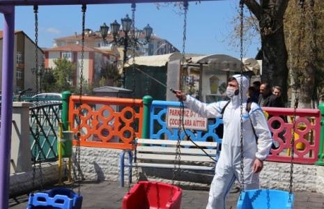 Çankırı’daki Parklara Dezenfektanlı Bakım