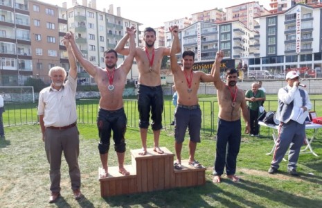 Belediye Gençlik Sporun Güreşçilerinden 6 Madalya Daha