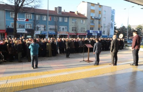 Mesaiye İstiklal Marşı Okuyarak Başladılar