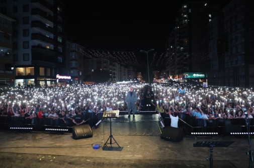 Meşhur TUZFEST Konserleri Kibariye ve Hakan Altun ile Başladı