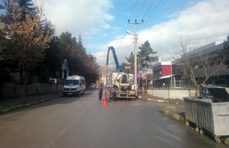 Belediye Yağmur Suyu Izgaralarını Temizlemeye Başladı