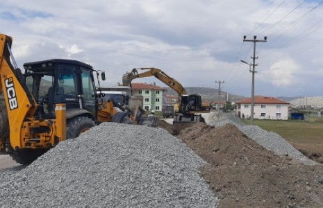 Salihler Caddesi’nde Kanalizasyon Hattı Yenileniyor