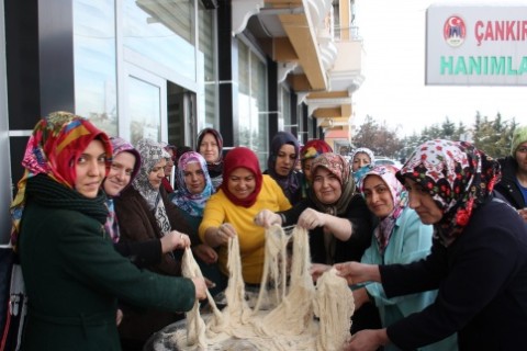 Çankırı’nın Meşhur Çekme Helva Kültürü Yaşatılıyor