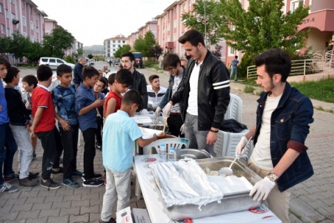 İftar Sofrası Tuzlu Bağları TOKİ Konutlarına Kuruldu