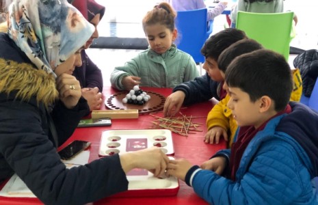 Çocuklar Aileleri ile Birlikte Zekâ Oyunları Oynadı