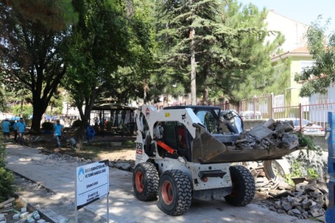 Belediyeden Okul Bahçesine Düzenleme