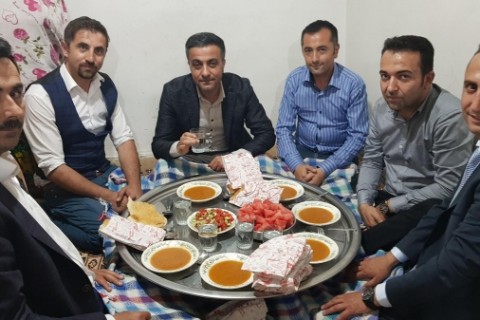 Başkan Boz, Kuzu Ailesinin İftar Sofrasına Misafir Oldu