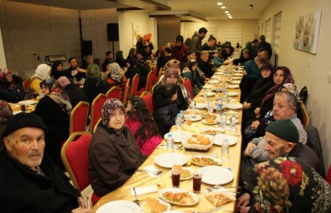 Çankırı Belediyesi Yaşlıları Yemekte Buluşturdu