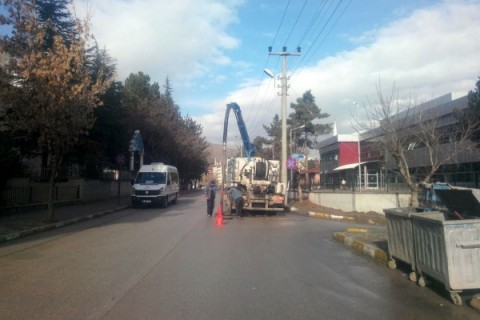 Belediye Yağmur Suyu Izgaralarını Temizlemeye Başladı