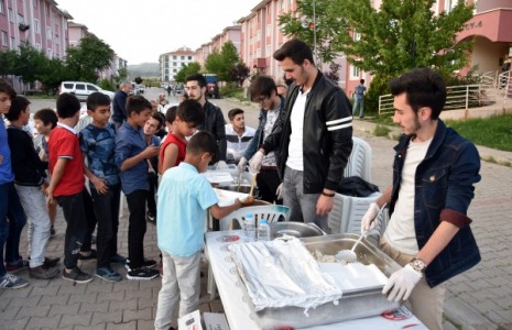 İftar Sofrası Tuzlu Bağları TOKİ Konutlarına Kuruldu