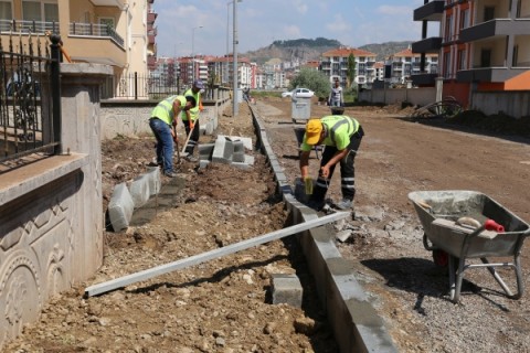 Feslikan Bölgesinde Kaldırım ve Asfalt Çalışmaları Devam Ediyor