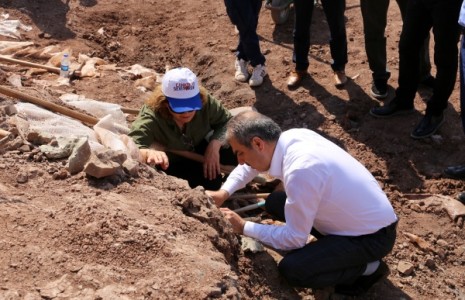 Başkan Dinç Kazı Çalışmalarına Katıldı