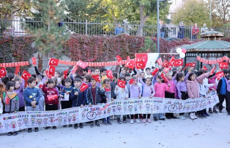 Çankırı’da Çocuklar Cumhuriyet Resmini Birlikte Boyadı