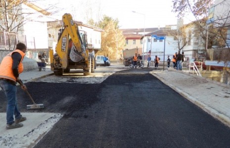 Bozulan Yollara Sıcak Asfalt