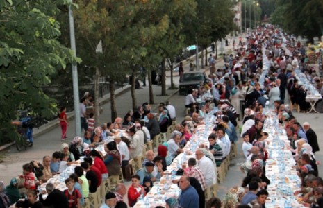 Çankırı'da 90 Bin Kişi Mahalle İftarlarında Oruç Açtı