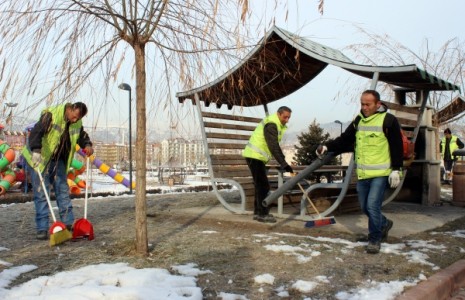 Parklarda Bakım ve Onarım Çalışmaları Başladı