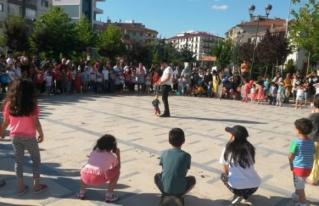 Çankırı’da Çocuklar Mahallelerinde Eğleniyor