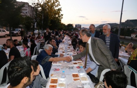 Belediye Ramazanı Mahalle İftarı ile Uğurladı