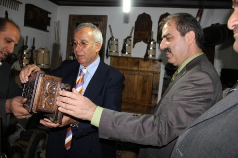 Yavuz Donat'tan Belediye Başkanı Dinç'e Övgü