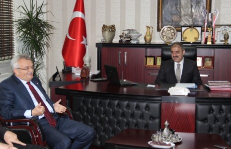 Vali Özcan'dan Başkan Dinç'e Ziyaret