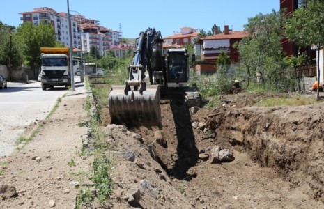 Yenimahalle’de Yol Genişletme ve Dere Islah Çalışması Başladı