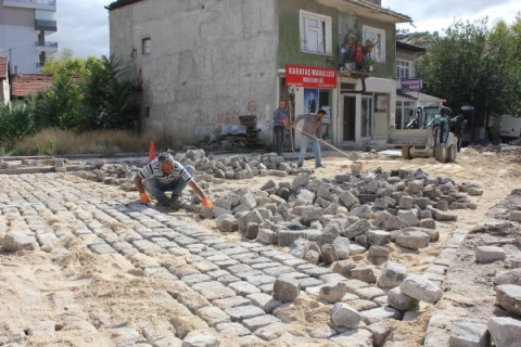 Sokak Sağlıklaştırma Çalışmaları Büyük Köprü Sokak’ta Devam Ediyor